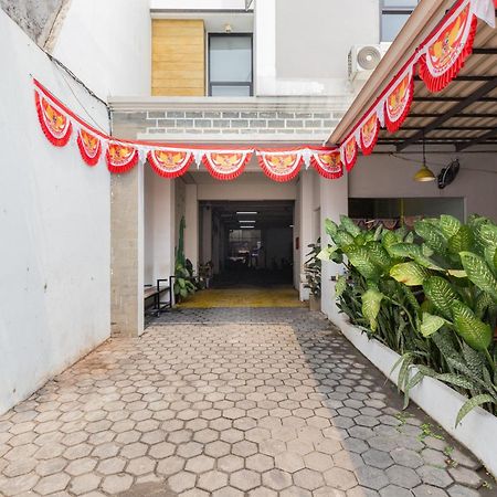 RedDoorz Plus Syariah near Mall Pondok Indah Jakarta Bagian luar foto