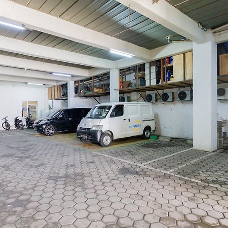 RedDoorz Plus Syariah near Mall Pondok Indah Jakarta Bagian luar foto